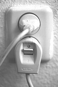 double pole net switch/connector feeding solar power into electricity grid of our houshould (below) and 230 Volt plug of refrigerator using (part) of this power instantaneously (above)